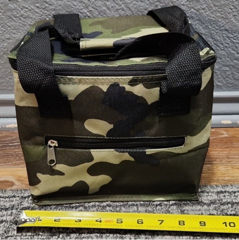 NWOT Green Camo Insulated Lunchbox Tote with extra pocket